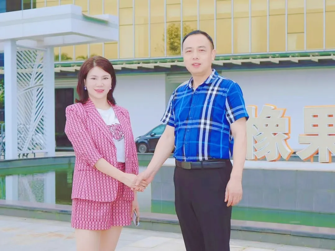 爱亲母婴代表团莅临橡果美立方智能工厂，共绘母婴产业发展新蓝图