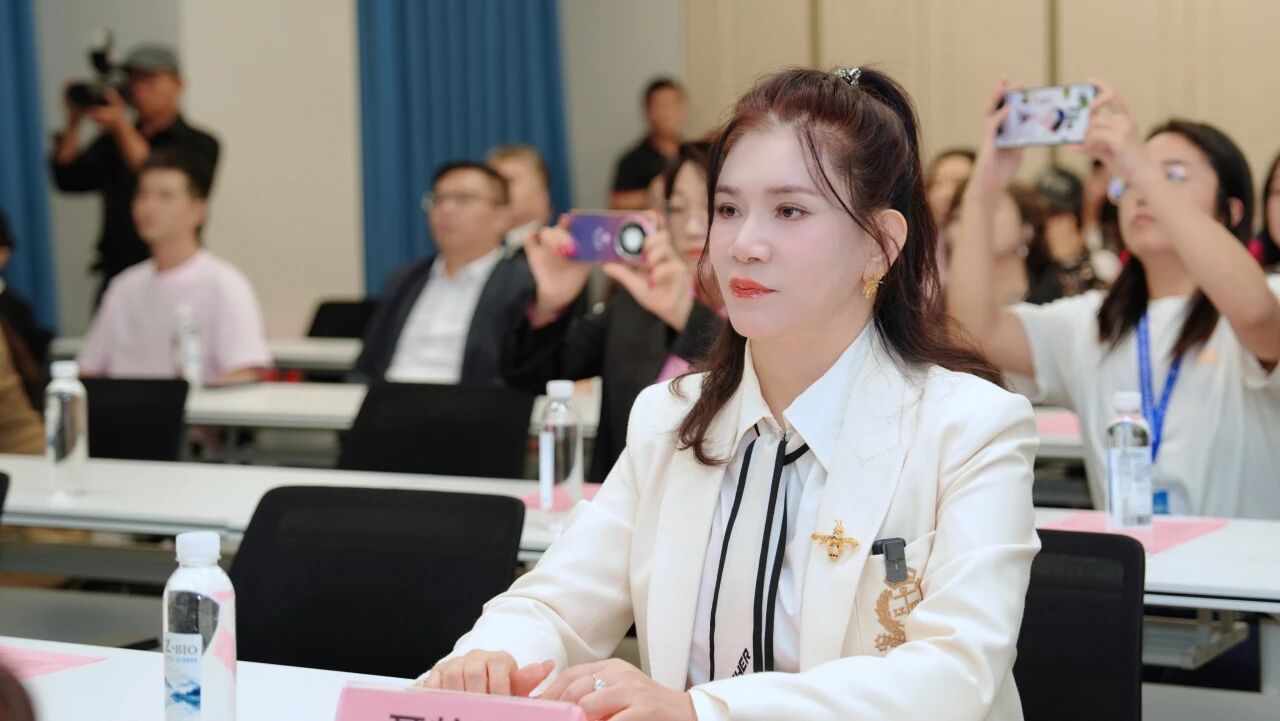 “橡果不靠营销，靠客户体验”— 橡果董事长出席2025生物原料大会口服抗衰论坛